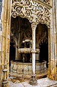 Il monastero di Batalha o convento de Santa Maria da Vitria. Chiostro di Giovanni I (chiostro reale). Lavabo.